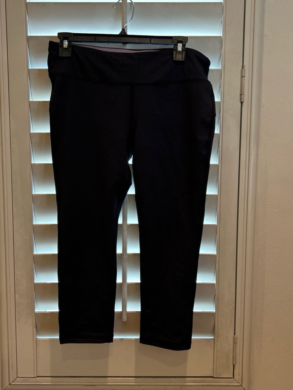 Marika Black Capri Active Leggings